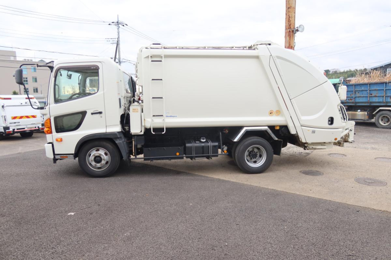 プレス式パッカー車 新明和製8.2立米 積載1600kg|中古トラックの販売・買取・査定のアイナビ