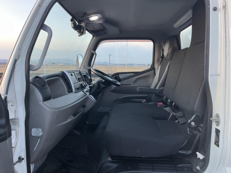 平成28年キャンターパネルバン4WD準中型AT限定可|中古トラックの販売・買取・査定のアイナビ