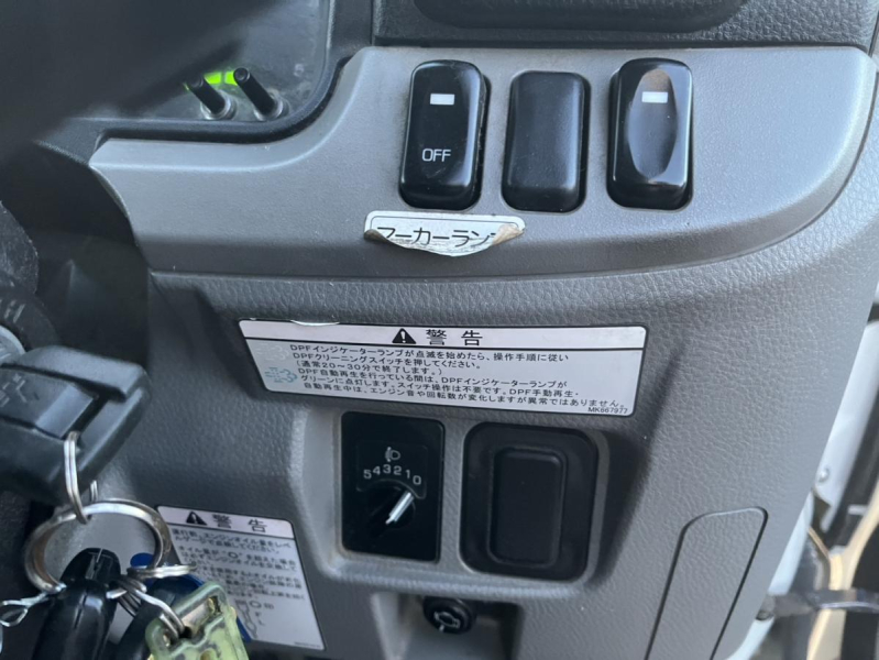 平成28年キャンターパネルバン4WD準中型AT限定可|中古トラックの販売・買取・査定のアイナビ