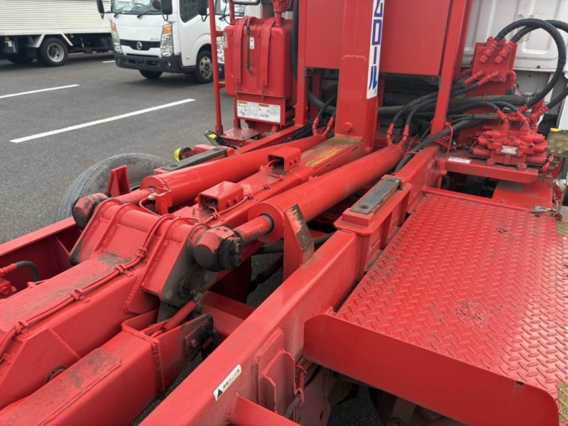 新明和アームロール CCA22-12T ツインホイスト|中古トラックの販売・買取・査定のアイナビ