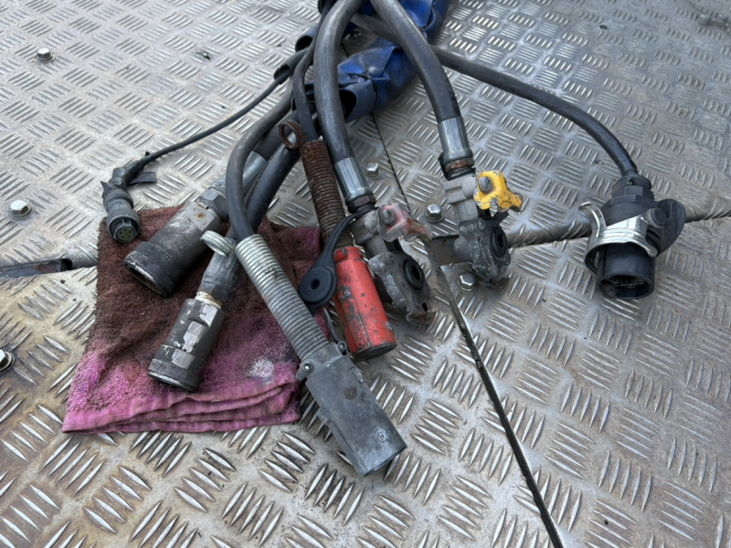 H20年式、ギガ、ハイルーフトラクタ PTO付|中古トラックの販売・買取・査定のアイナビ