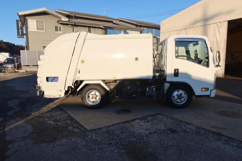 プレス式パッカー車 極東製4.2立米|中古トラックの販売・買取・査定のアイナビ