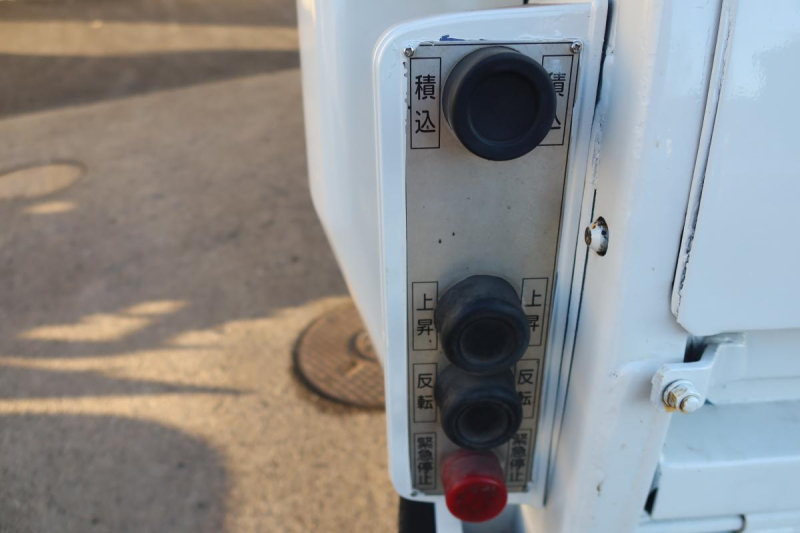 プレス式パッカー車 極東製4.2立米|中古トラックの販売・買取・査定のアイナビ