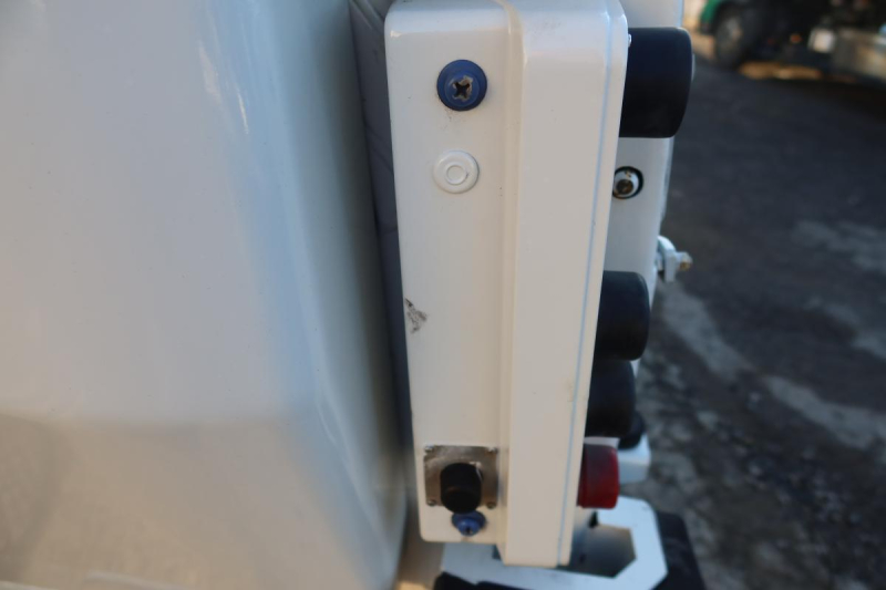 プレス式パッカー車 極東製4.2立米|中古トラックの販売・買取・査定のアイナビ