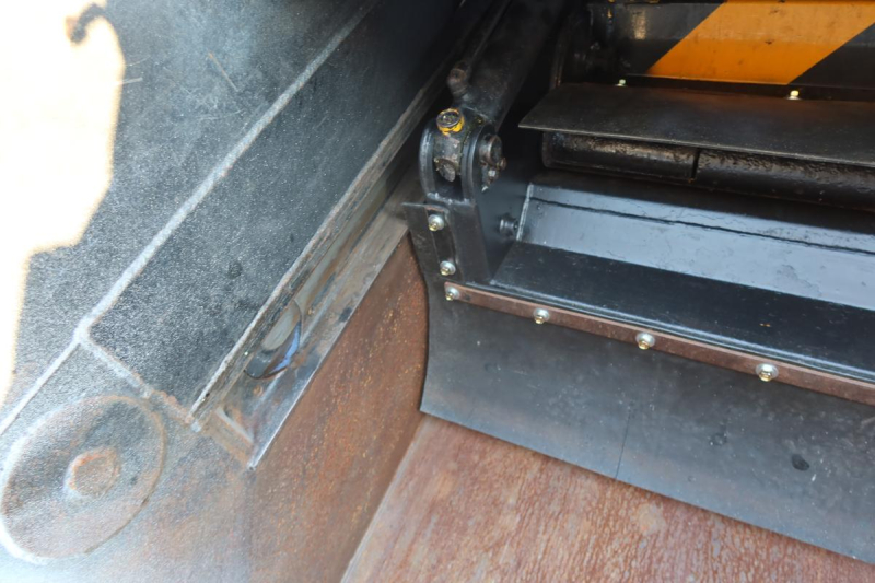 プレス式パッカー車 極東製4.2立米|中古トラックの販売・買取・査定のアイナビ