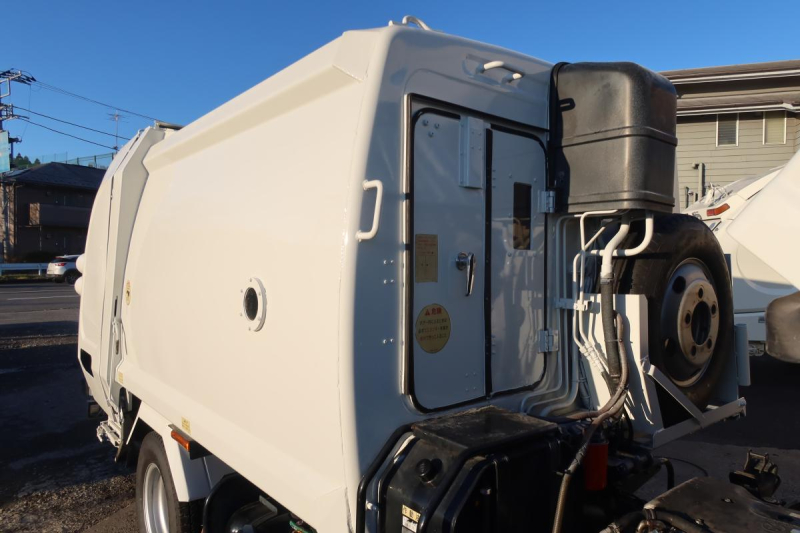 プレス式パッカー車 極東製4.2立米|中古トラックの販売・買取・査定のアイナビ