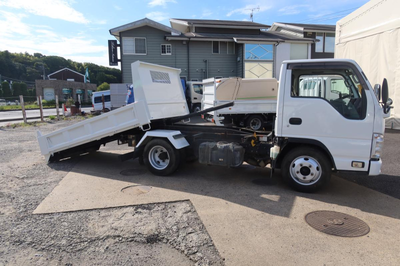 標準幅 ローダーダンプ 積載3000kg 4ナンバー 新明和製|中古トラックの販売・買取・査定のアイナビ