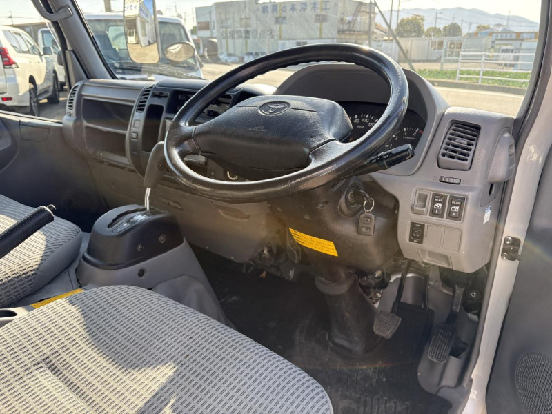 H27ダイナ Wキャブ 垂直パワーゲート付|中古トラックの販売・買取・査定のアイナビ