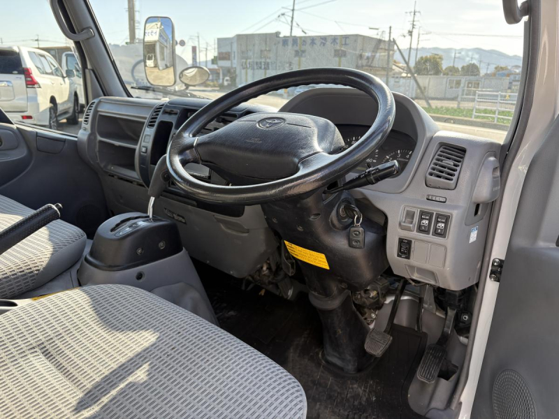 H27ダイナ Wキャブ 垂直パワーゲート付|中古トラックの販売・買取・査定のアイナビ