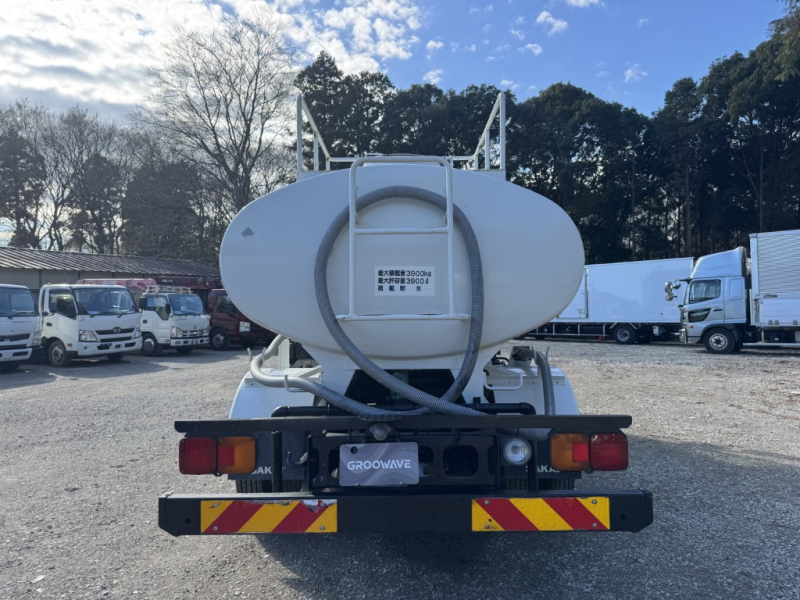 最大数量3900L 前後散水 サブエンジン式 AT|中古トラックの販売・買取・査定のアイナビ