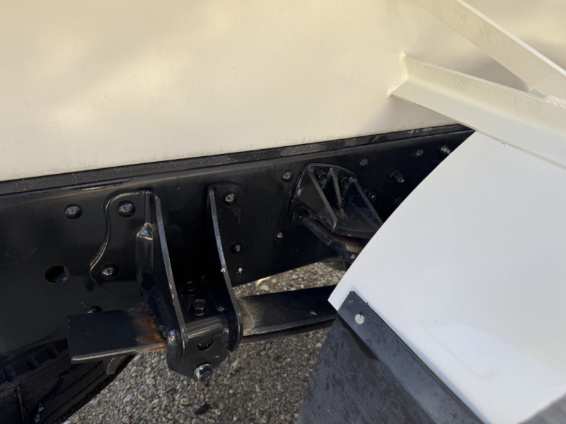 最大数量3900L 前後散水 サブエンジン式 AT|中古トラックの販売・買取・査定のアイナビ