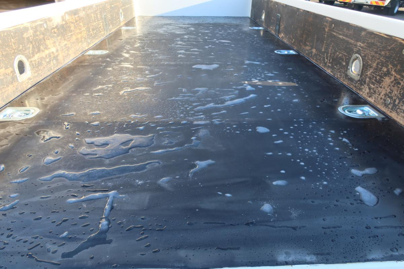 エルフ 標準ロング平ボディー 積載3000kg|中古トラックの販売・買取・査定のアイナビ