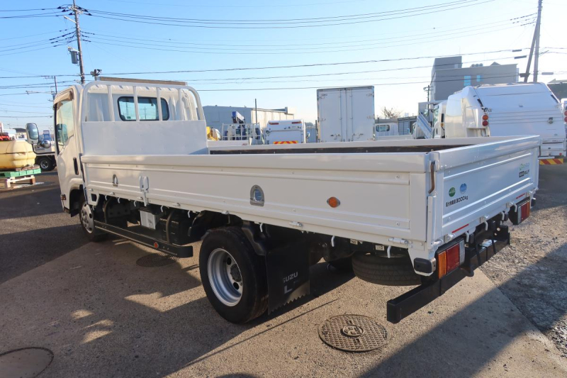エルフ 標準ロング平ボディー 積載3000kg|中古トラックの販売・買取・査定のアイナビ