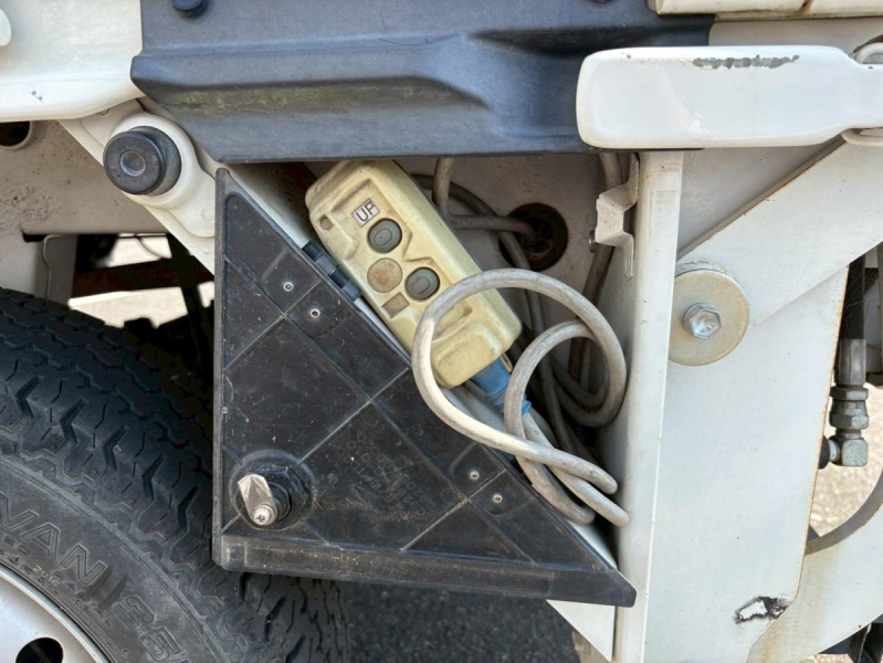 4WDコンパクトテールリフト検付パワーゲート5MTワンオーナー|中古トラックの販売・買取・査定のアイナビ