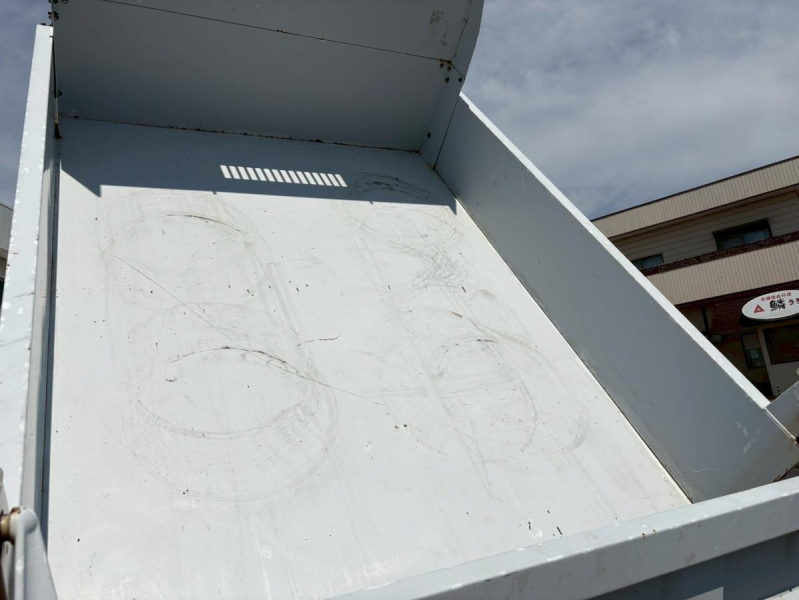 4WDダンプ土砂禁電動式350kg積載エアコン|中古トラックの販売・買取・査定のアイナビ