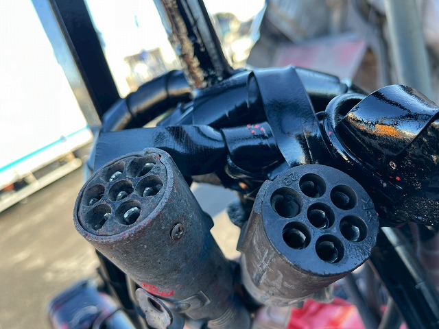 3軸2デフ★ダンプPTO付★第5輪16トン!★520馬力★ハイルーフ|中古トラックの販売・買取・査定のアイナビ