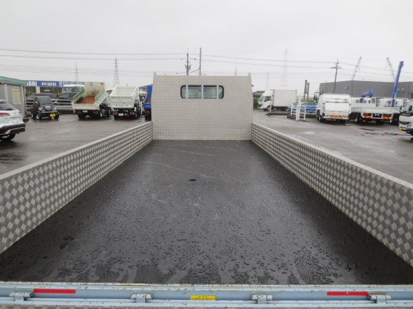 三菱キャンターワイド超ロング全低床平ボディ|中古トラックの販売・買取・査定のアイナビ