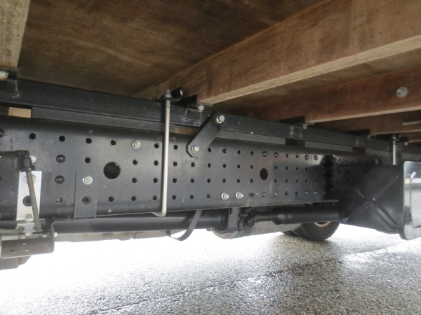 三菱キャンターワイド超ロング全低床平ボディ|中古トラックの販売・買取・査定のアイナビ