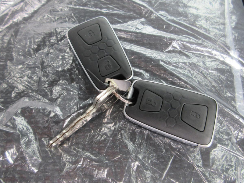 AT 積載3トン ショート 平ボデー サイドガードアシスト|中古トラックの販売・買取・査定のアイナビ