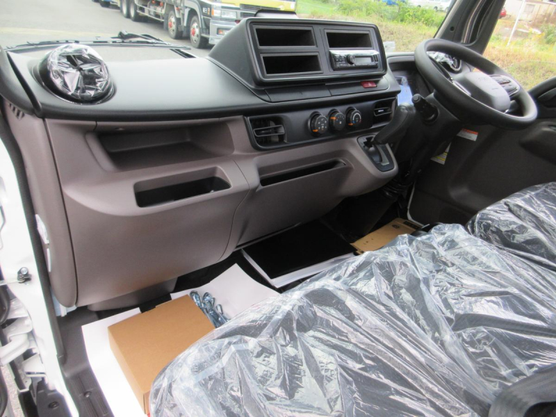 AT 積載3トン ショート 平ボデー サイドガードアシスト|中古トラックの販売・買取・査定のアイナビ