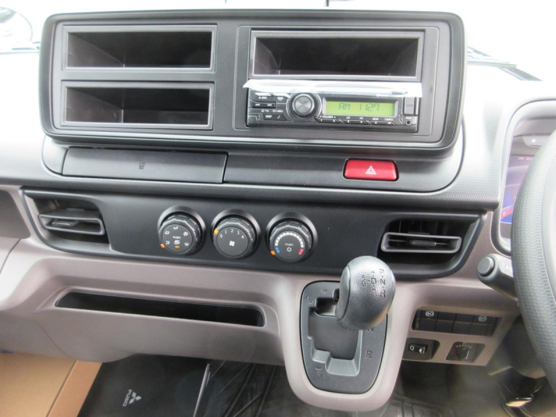 AT Wキャブ 平ボデー デュアルエアコン 積載2トン !!|中古トラックの販売・買取・査定のアイナビ