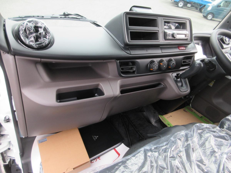 AT Wキャブ 平ボデー デュアルエアコン 積載2トン !!|中古トラックの販売・買取・査定のアイナビ