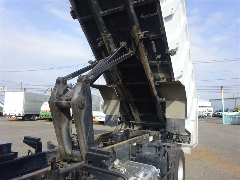 ステン深ダンプ リヤ吊下げ|中古トラックの販売・買取・査定のアイナビ