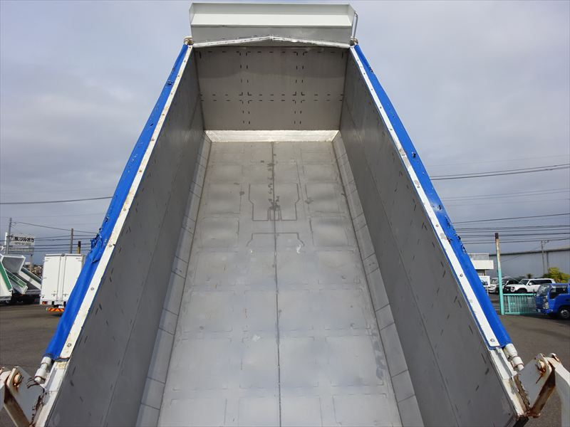 ステン深ダンプ リヤ吊下げ|中古トラックの販売・買取・査定のアイナビ