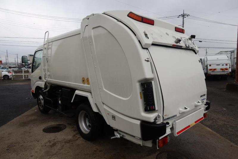 標準幅 巻き込みパッカー車 新明和製5.1立米 積載2000kg|中古トラックの販売・買取・査定のアイナビ