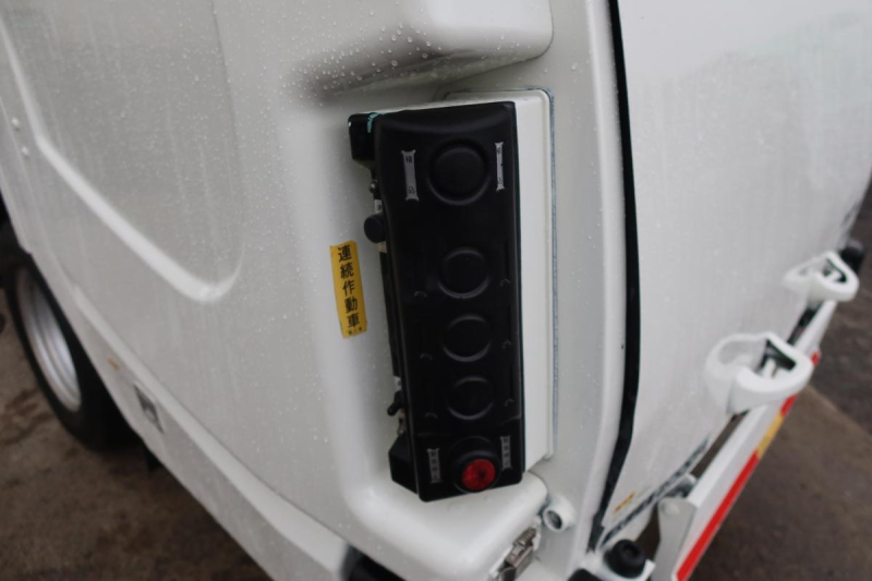 標準幅 巻き込みパッカー車 新明和製5.1立米 積載2000kg|中古トラックの販売・買取・査定のアイナビ