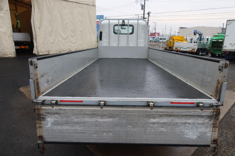 標準ロング平ボディー アルミアオリ 積載2000kg|中古トラックの販売・買取・査定のアイナビ