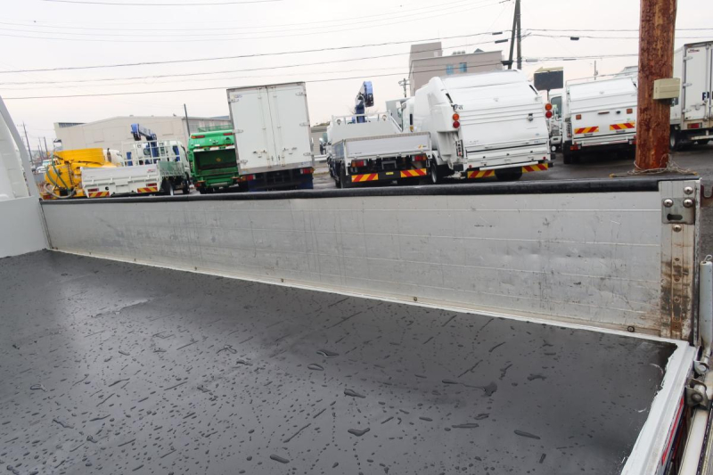 標準ロング平ボディー アルミアオリ 積載2000kg|中古トラックの販売・買取・査定のアイナビ