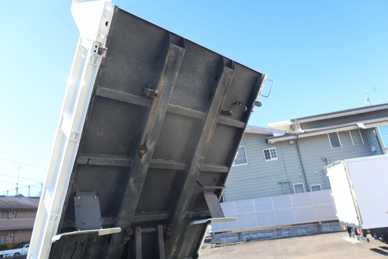 低床強化ダンプ 積載3000kg 極東製|中古トラックの販売・買取・査定のアイナビ