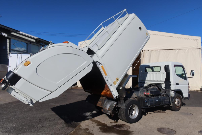 ワイド幅 巻き込みパッカー車 新明和製6.5立米 積載3250kg|中古トラックの販売・買取・査定のアイナビ