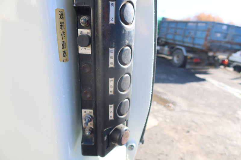 ワイド幅 巻き込みパッカー車 新明和製6.5立米 積載3250kg|中古トラックの販売・買取・査定のアイナビ