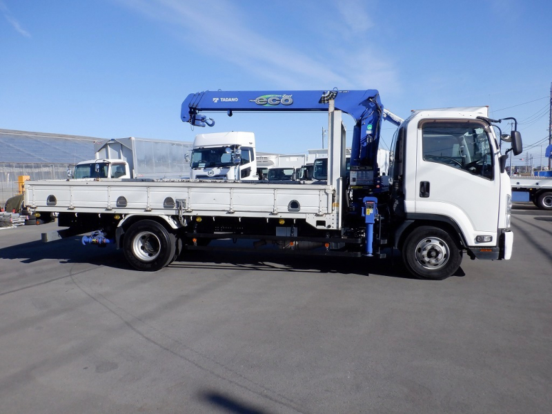 2.55t タダノ製4段クレーン ラジコン リアジャッキ付|中古トラックの販売・買取・査定のアイナビ