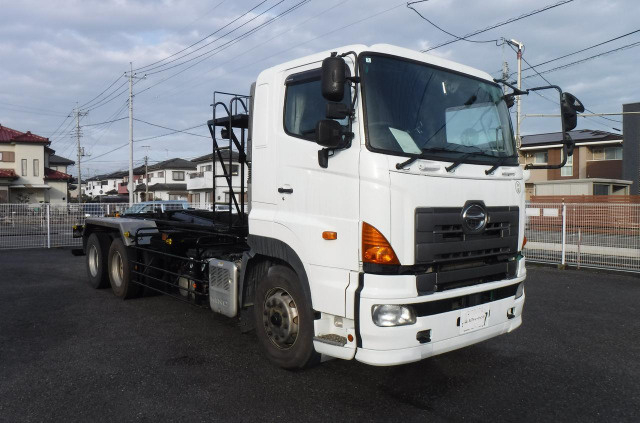 H28プロフィアアームロール10.8t積載2デフ380馬力|中古トラックの販売・買取・査定のアイナビ