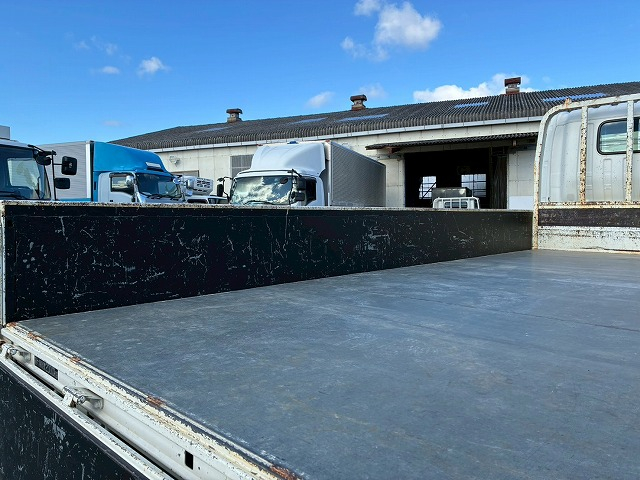 保証対象車両車検付2t積載6速MT2t5tキャブオーバー|中古トラックの販売・買取・査定のアイナビ