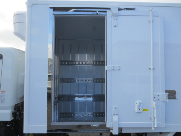 三菱キャンターワイドロング冷蔵冷凍車|中古トラックの販売・買取・査定のアイナビ