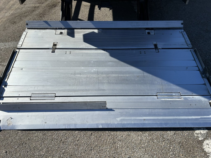 4軸低床エアサス菱重低温パワーゲートスタンバイ|中古トラックの販売・買取・査定のアイナビ