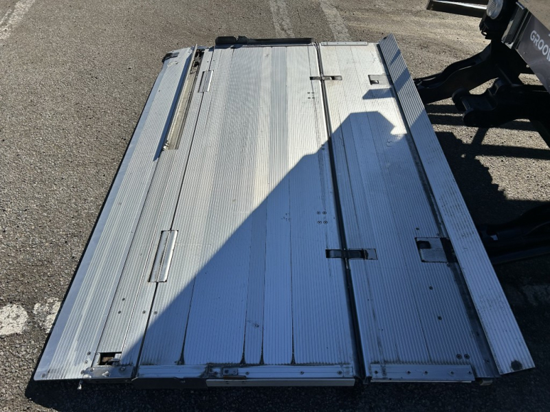 4軸低床エアサス菱重低温パワーゲートスタンバイ|中古トラックの販売・買取・査定のアイナビ