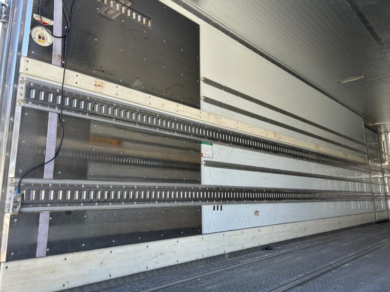 4軸低床エアサス菱重低温パワーゲートスタンバイ|中古トラックの販売・買取・査定のアイナビ