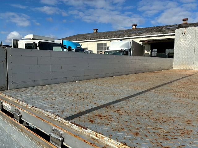 アルミブロックフルキャブロングパブコ近畿距離浅240馬力|中古トラックの販売・買取・査定のアイナビ