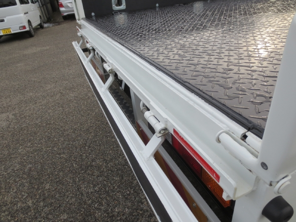 三菱キャンターワイド超ロングクレーン付|中古トラックの販売・買取・査定のアイナビ