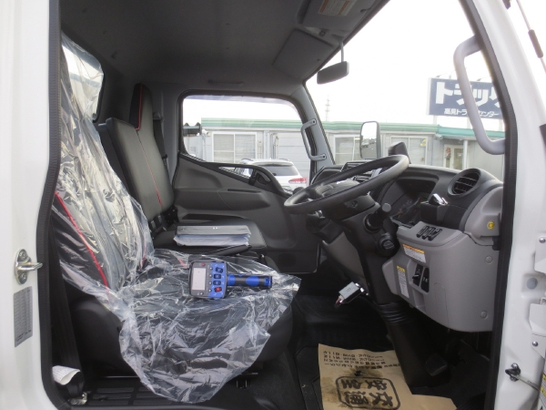 三菱キャンターワイド超ロングクレーン付|中古トラックの販売・買取・査定のアイナビ