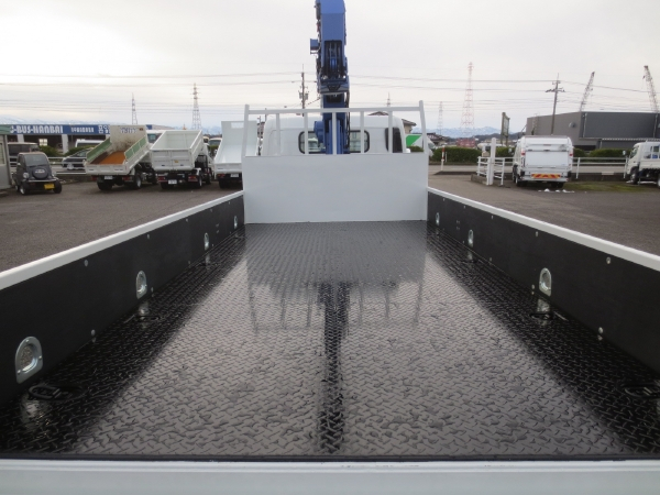 三菱キャンターワイド超ロングクレーン付|中古トラックの販売・買取・査定のアイナビ