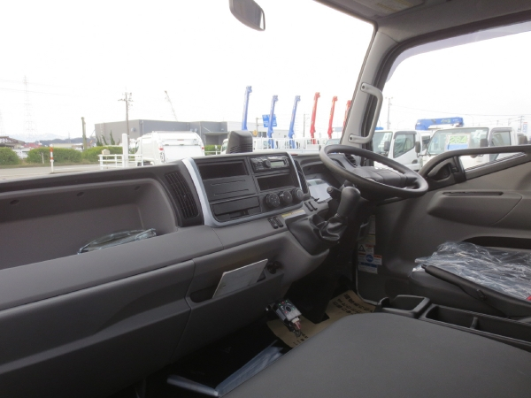 三菱キャンターワイド超ロングクレーン付|中古トラックの販売・買取・査定のアイナビ