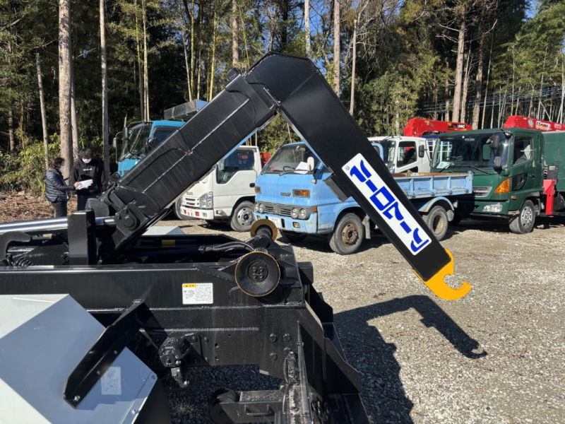 R7年新明和アームロールCCA44-31未使用車車検付|中古トラックの販売・買取・査定のアイナビ