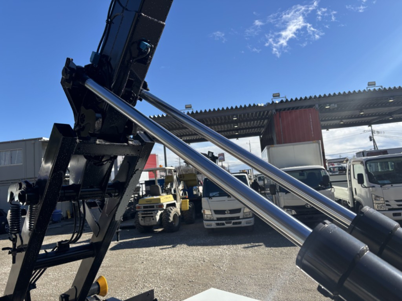 R7年新明和アームロールCCA44-31未使用車車検付|中古トラックの販売・買取・査定のアイナビ