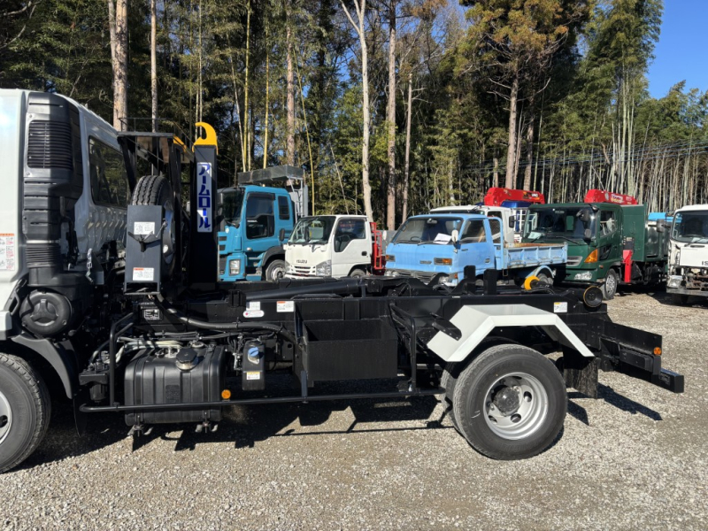 R7年新明和アームロールCCA44-31未使用車車検付|中古トラックの販売・買取・査定のアイナビ